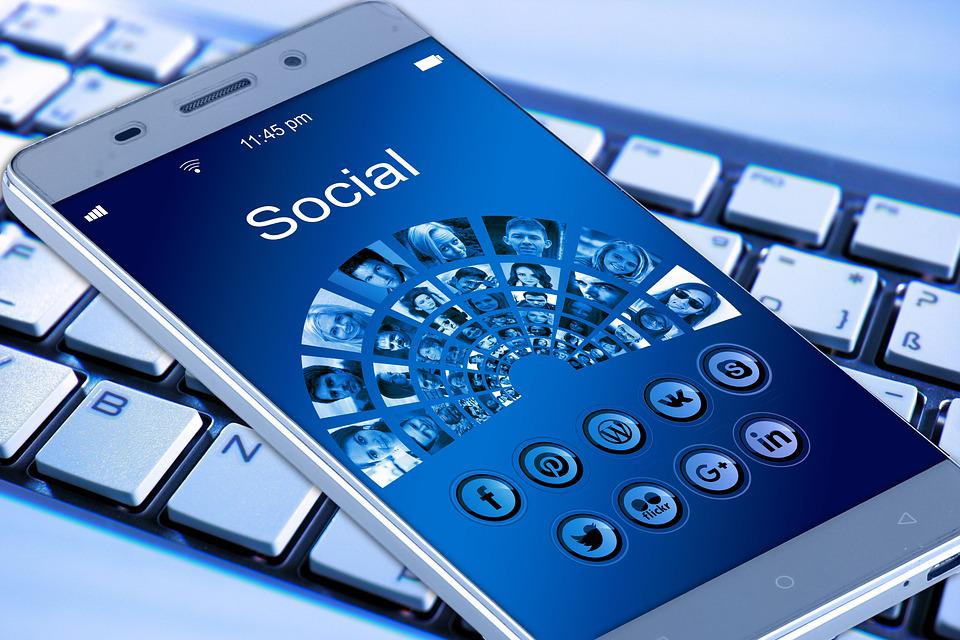 Facebook Canlı Yayında Nasıl Çok İzlenirim?